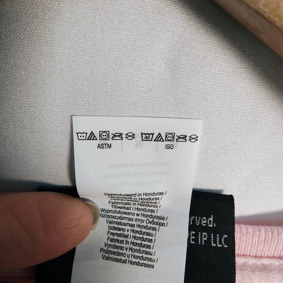 Graceland Women's Medium Elvis Presley 2018 Pink T-Shirt NWOT - Picture 6 of 8